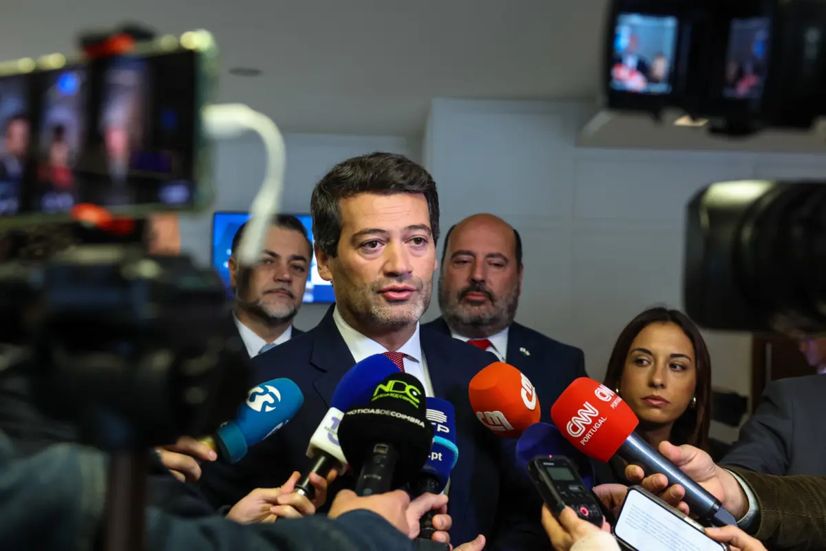 Imagem de contexto do artigo Sondagem: avaliação de Ventura, Mortágua e Pedro Nuno piorou no último mês