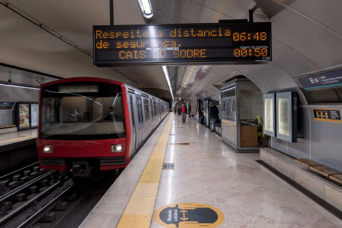 Normalmente, o metro funciona entre as 06h30 e a 01h00