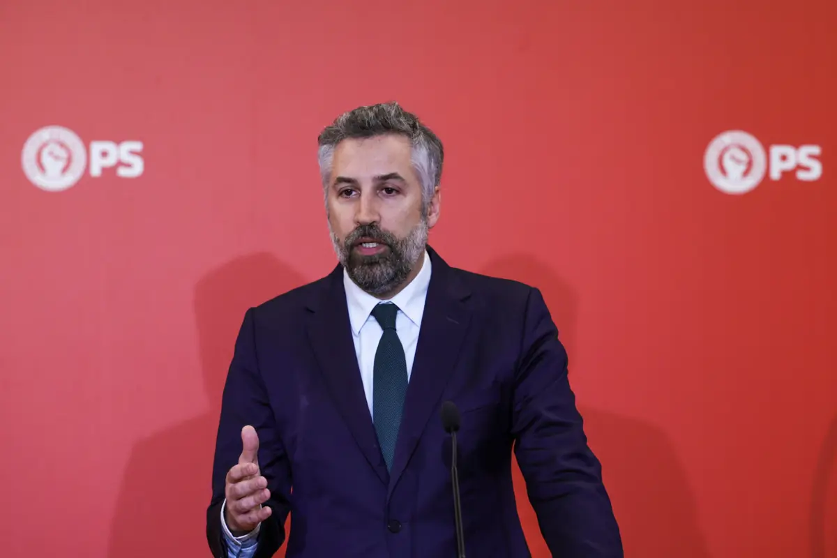 Imagem de contexto do artigo Pedro Nuno Santos atira a Montenegro: moção de confiança é “pedido de demissão cobarde”
