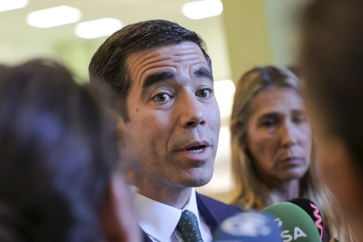 Imagem de contexto do artigo Retrocesso na política de imigração? Leitão Amaro junta-se a jornalistas migrantes para refletir sobre impacto das novas regras