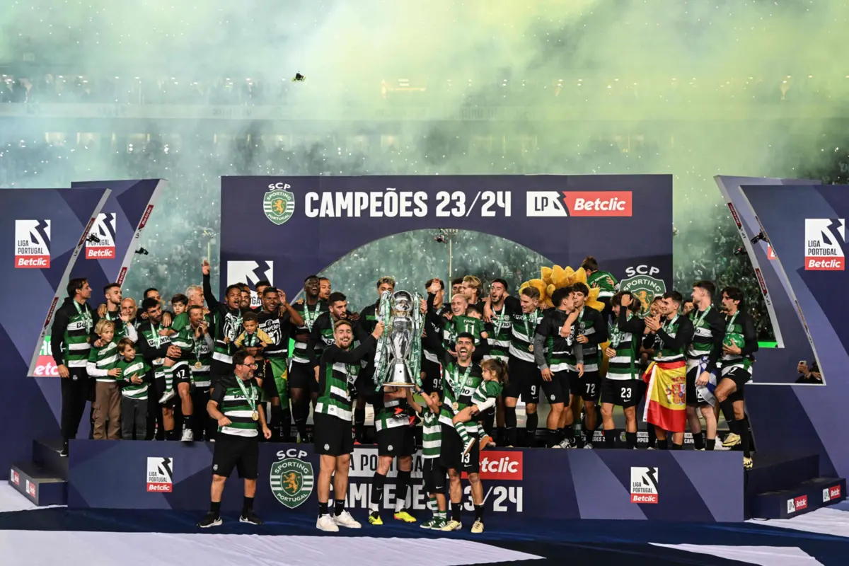 Imagem de contexto do artigo Coates levantou a taça no ponto alto da tarde em Alvalade. As imagens da festa do Sporting