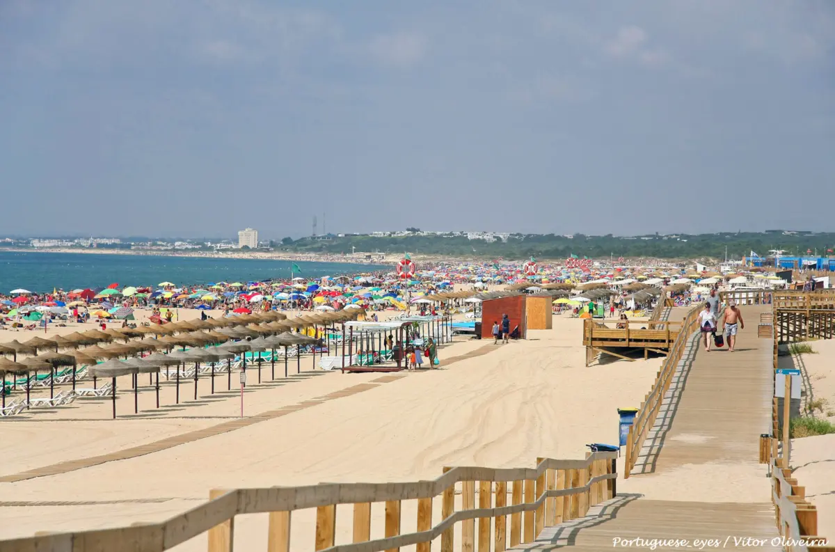 Imagem de contexto do artigo "Nós não somos a Comporta." Arrancaram fiscalizações às praias do Algarve