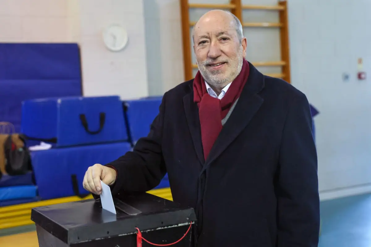 Imagem de contexto do artigo Candidatura de António Filipe lamenta que André Ventura possa chegar à segunda volta