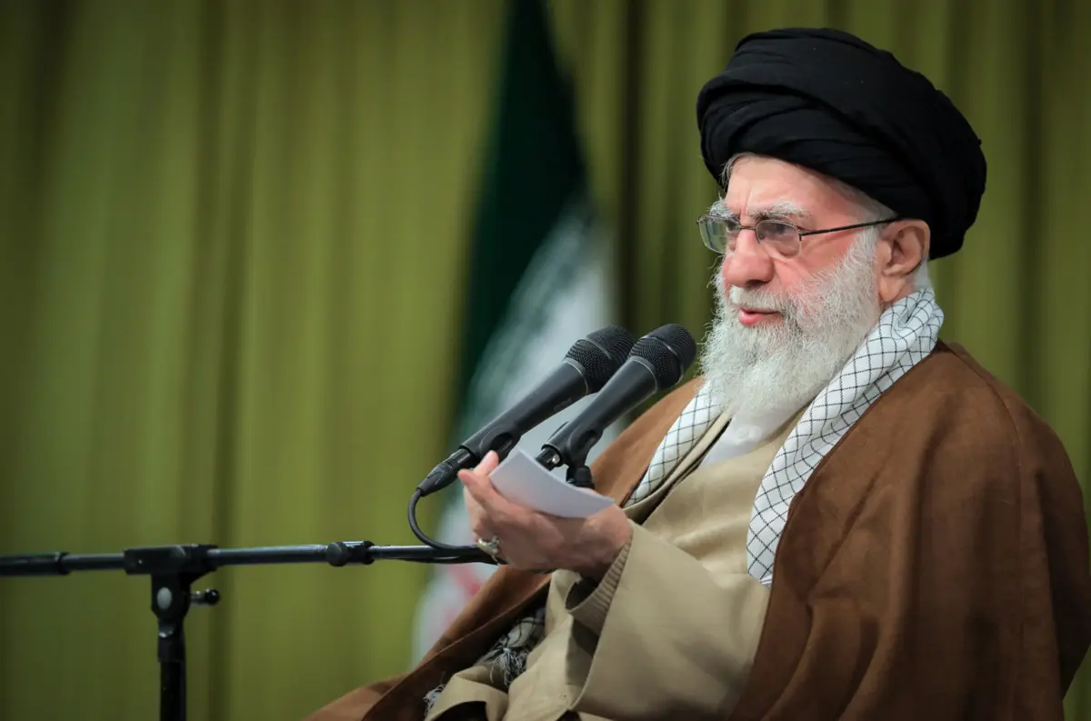 Imagem de contexto do artigo Líder supremo do Irão acusa EUA e Israel de "semearem caos e agitação" na Síria