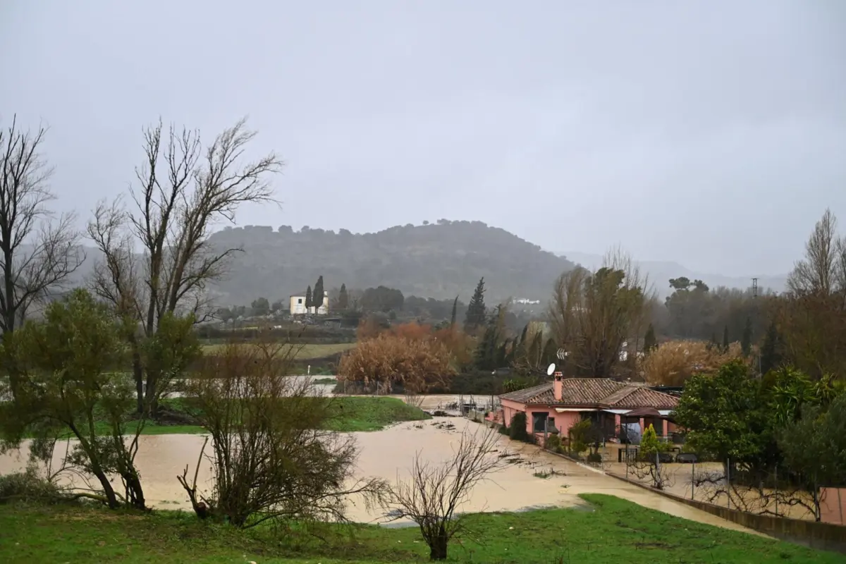 Imagem de contexto do artigo Comboios parados e escolas fechadas: tempestade Leonardo também afeta sul de Espanha