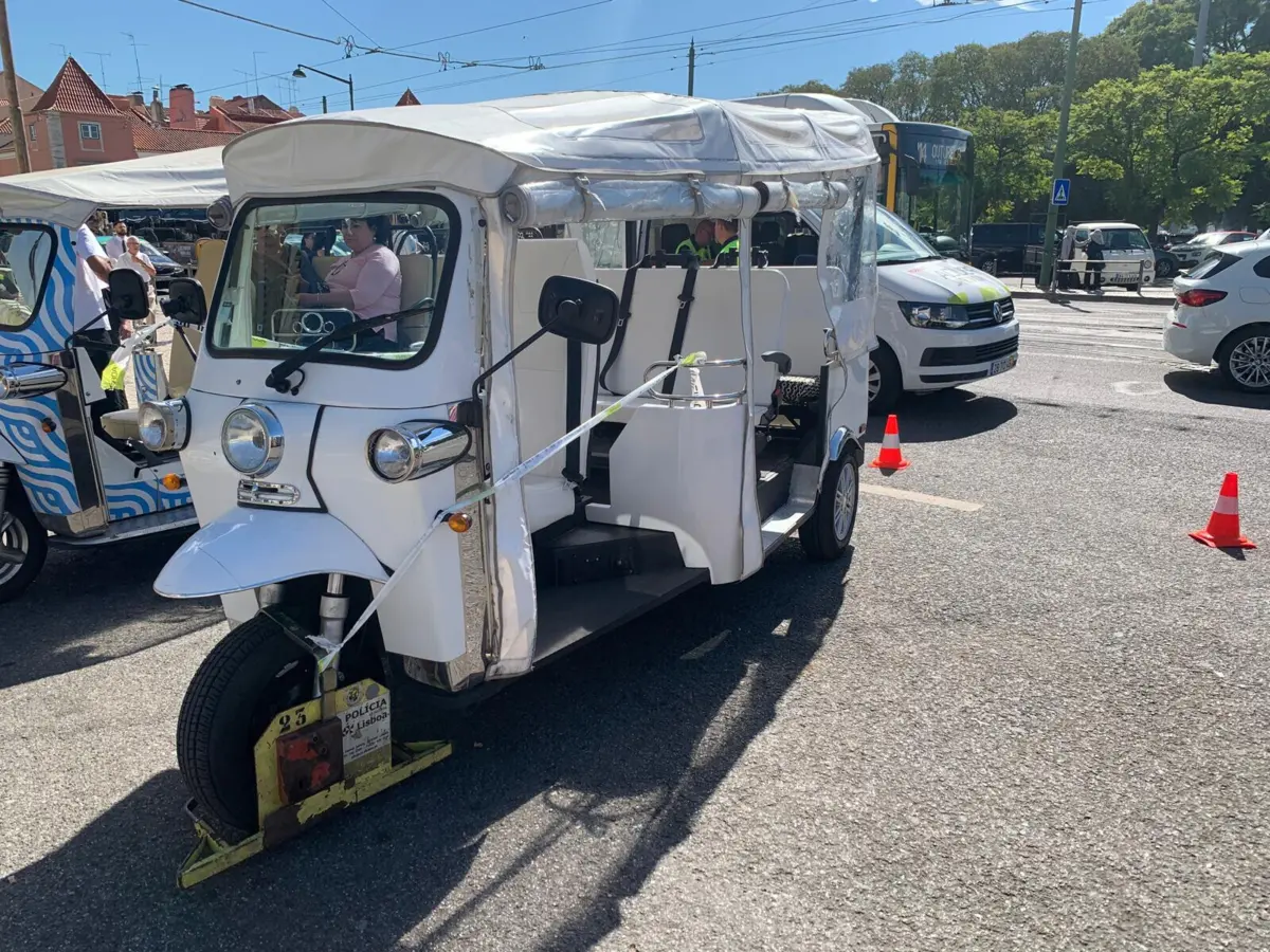 Imagem de contexto do artigo Câmara de Lisboa reforça fiscalização aos “perigosos condutores de tuk tuk”