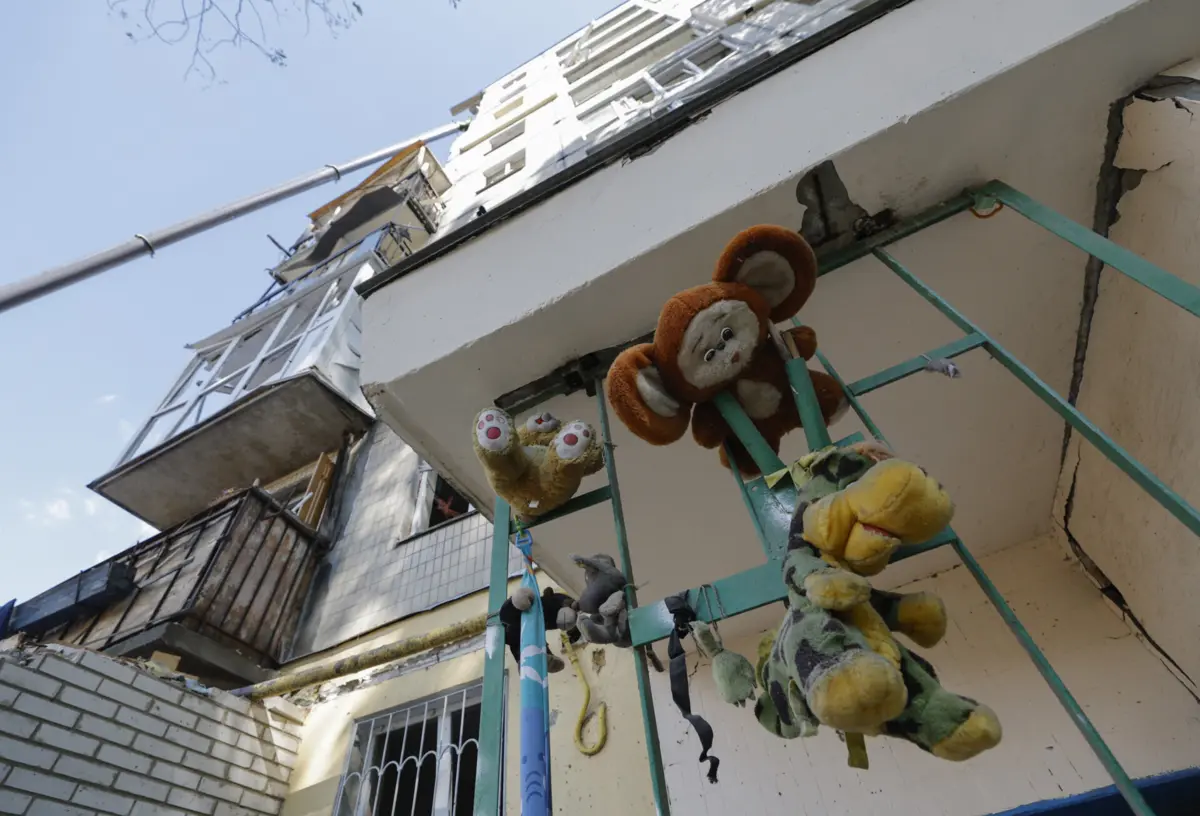 A base de dados disponibiliza informações sobre 294 menores de 17 anos, identificados como órfãos