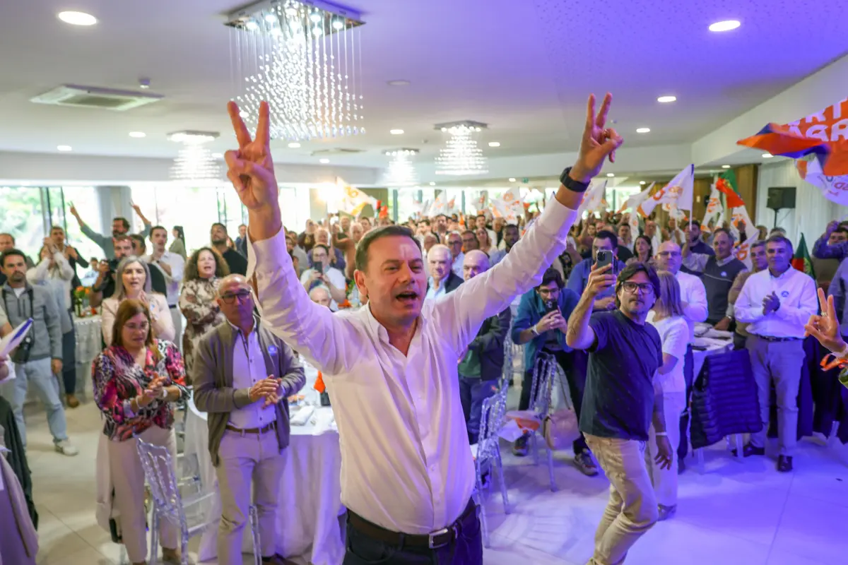 Imagem de contexto do artigo AD assume-se como "candidatura do povo" e Montenegro aposta na bipolarização: "Há duas possibilidades, não há mais"