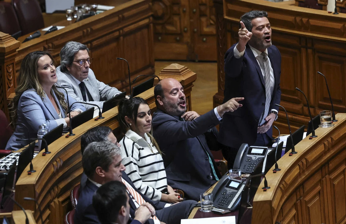José Gil sublinhou que, neste ponto, já não se trata de "debate democrático", mas sim "de guerra"