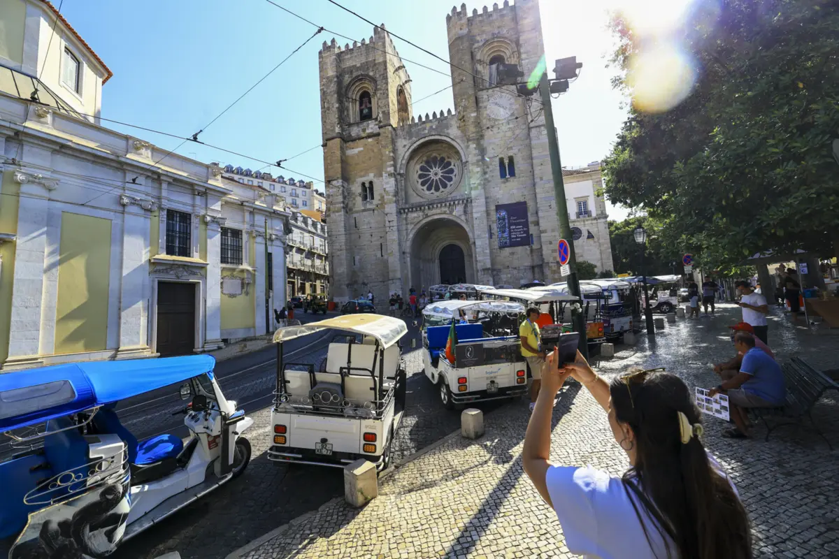 Imagem de contexto do artigo Câmara de Lisboa quer condicionar a circulação dos tuk-tuk em quase 340 ruas