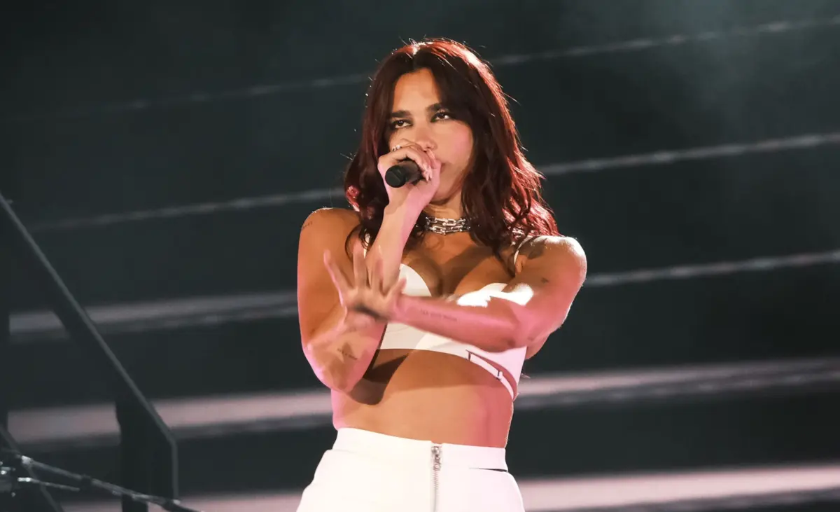 Imagem de contexto do artigo De Dua Lipa a Arlo Parks e Michael Kiwanuka: as melhores imagens do segundo dia de NOS Alive