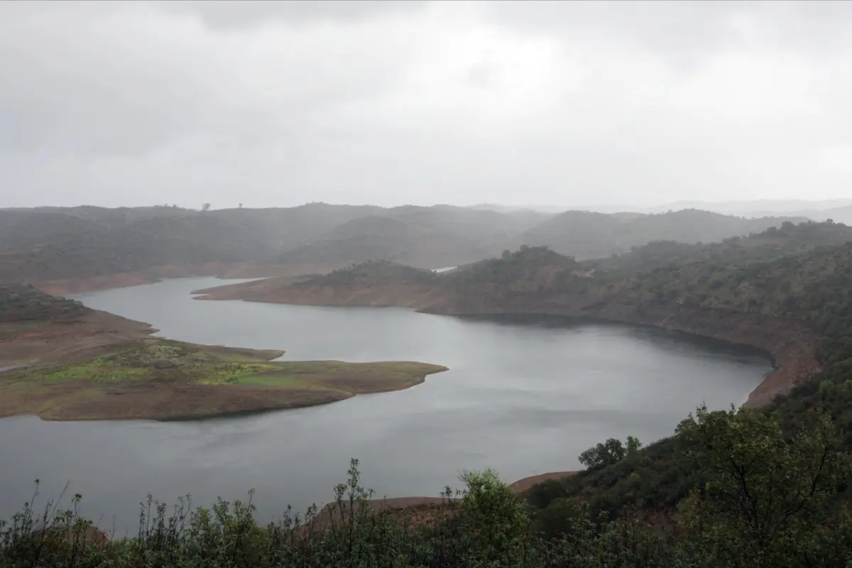 Imagem de contexto do artigo Algarve: chuva "muito intensa" leva à antecipação em três horas da descarga na barragem de Odeleite