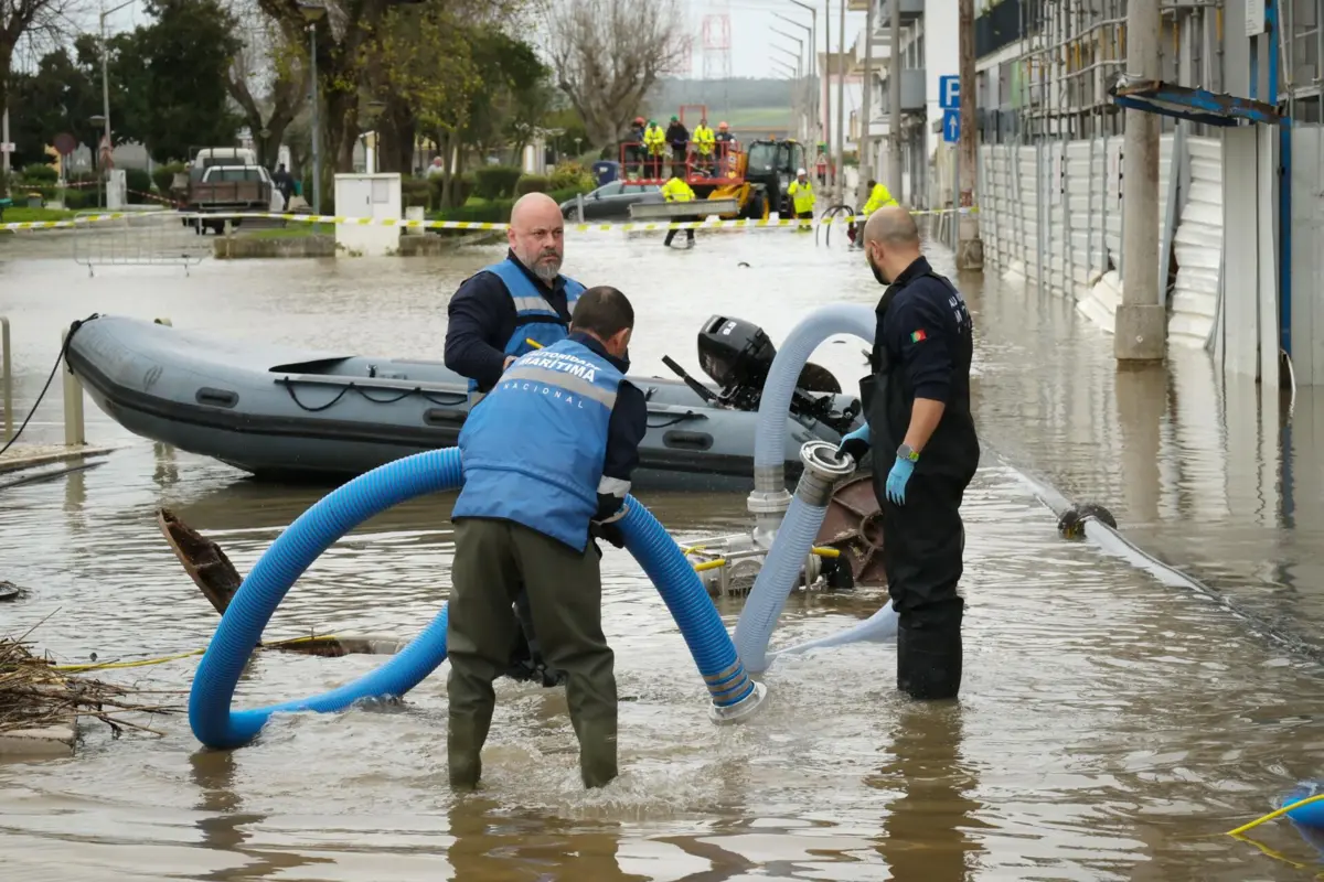 Imagem de contexto do artigo Temporal: Proteção Civil regista 121 ocorrências durante a madrugada