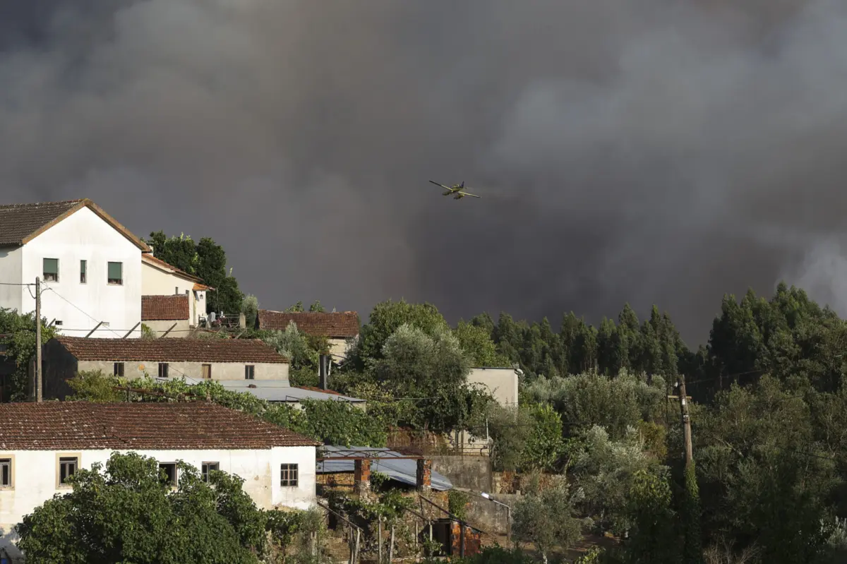Imagem de contexto do artigo Incêndio em Pedrógão Grande extinto, mas "perigo de reativação é elevado". Mais de 600 bombeiros mantêm-se no terreno