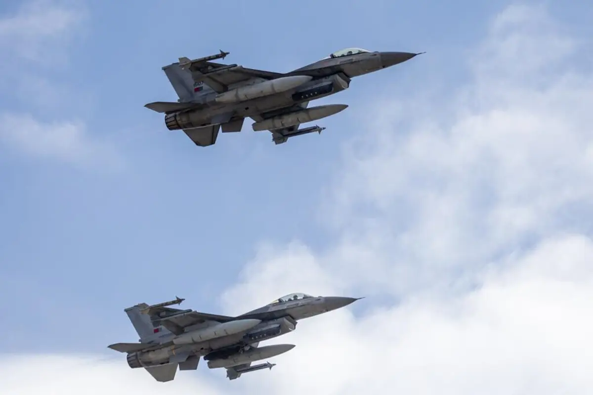 Imagem de contexto do artigo Força Aérea envia dois F-16 para acompanhar avião civil com "potencial ameaça de bomba"