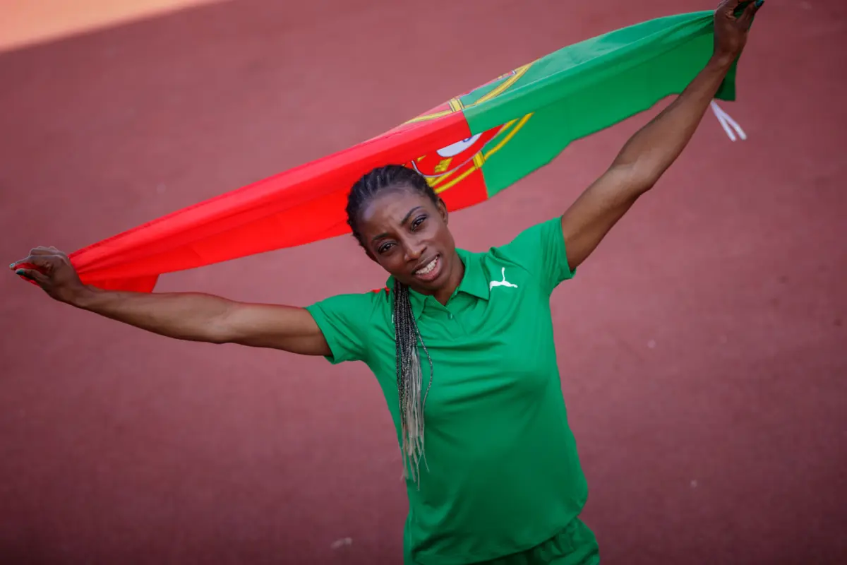 Imagem de contexto do artigo "Estou bem." Lorene Bazolo quer chegar a uma final em Paris e bater os recordes nacionais