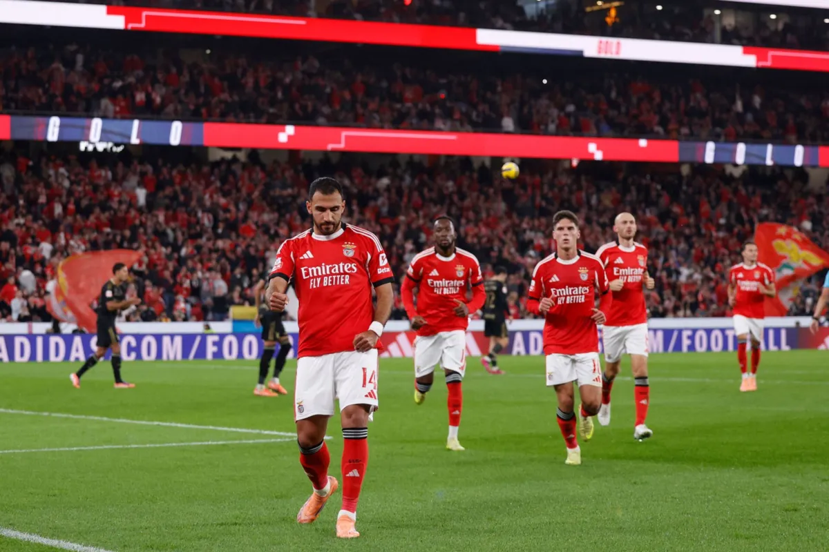 Imagem de contexto do artigo Gansos voam no ninho da águia: Benfica empata com Casa Pia e volta a perder pontos. Veja os golos