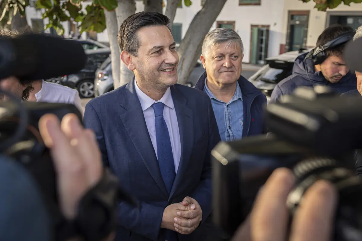 Imagem de contexto do artigo Rui Rocha compara Pedro Nuno a um "náufrago agarrado à mentira" para sobreviver