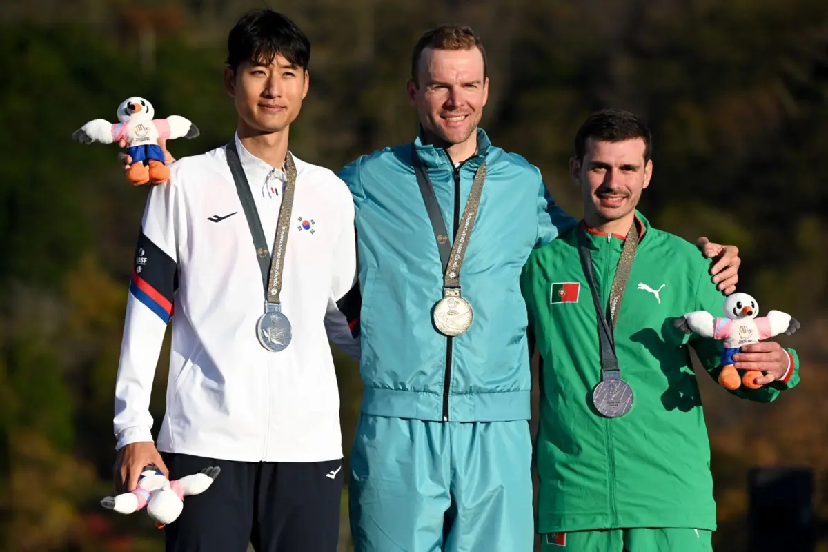 Imagem de contexto do artigo Após queda, levantou-se "ao ver a mãe em lágrimas": André Soares é bronze na corrida por pontos