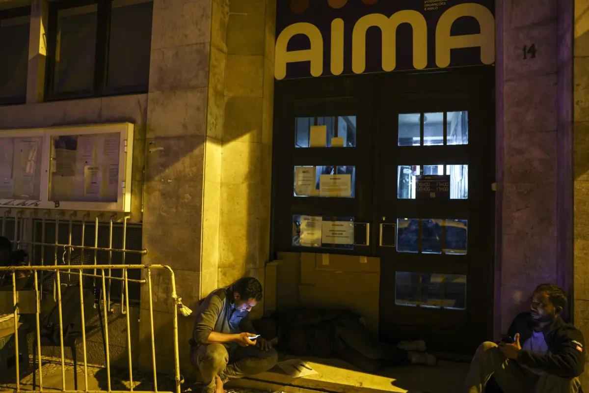 Imagem de contexto do artigo "Há muita gente com saudades do passado." Solidariedade Imigrante acusa Governo de "mentalidade neocolonial"