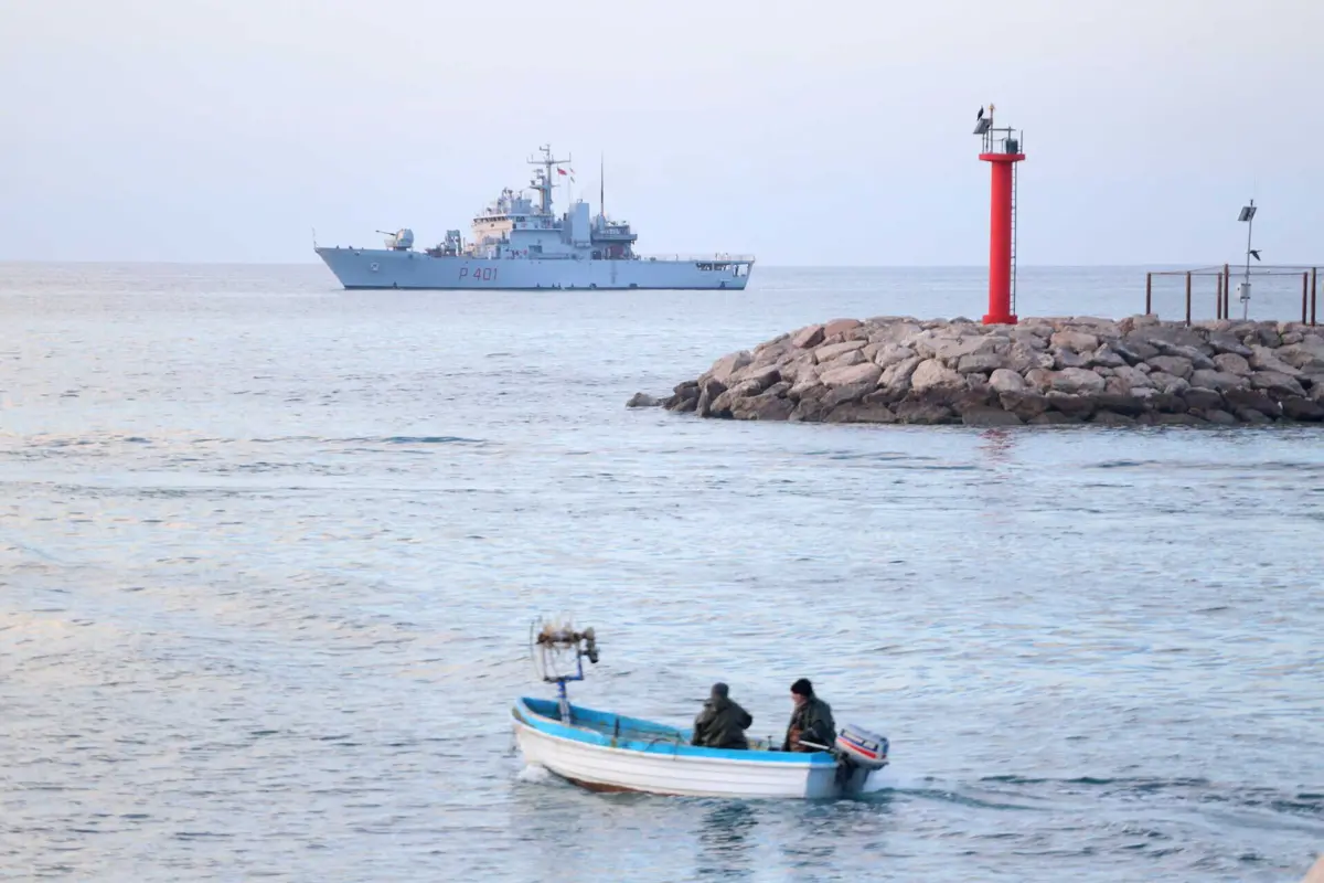 Imagem de contexto do artigo Seis mortos e 40 desaparecidos num naufrágio de migrantes em Itália