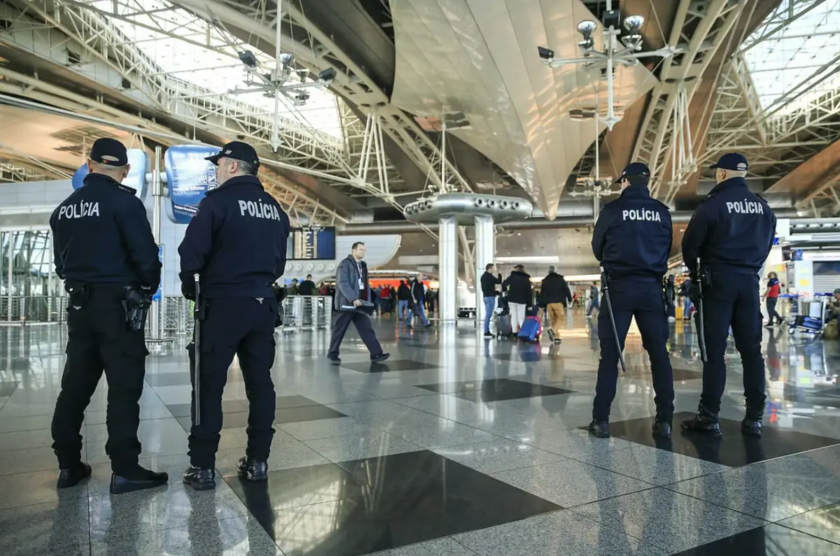 Imagem de contexto do artigo Sindicato promete "continuar a lutar" para pôr fim a problemas dos polícias nas fronteiras