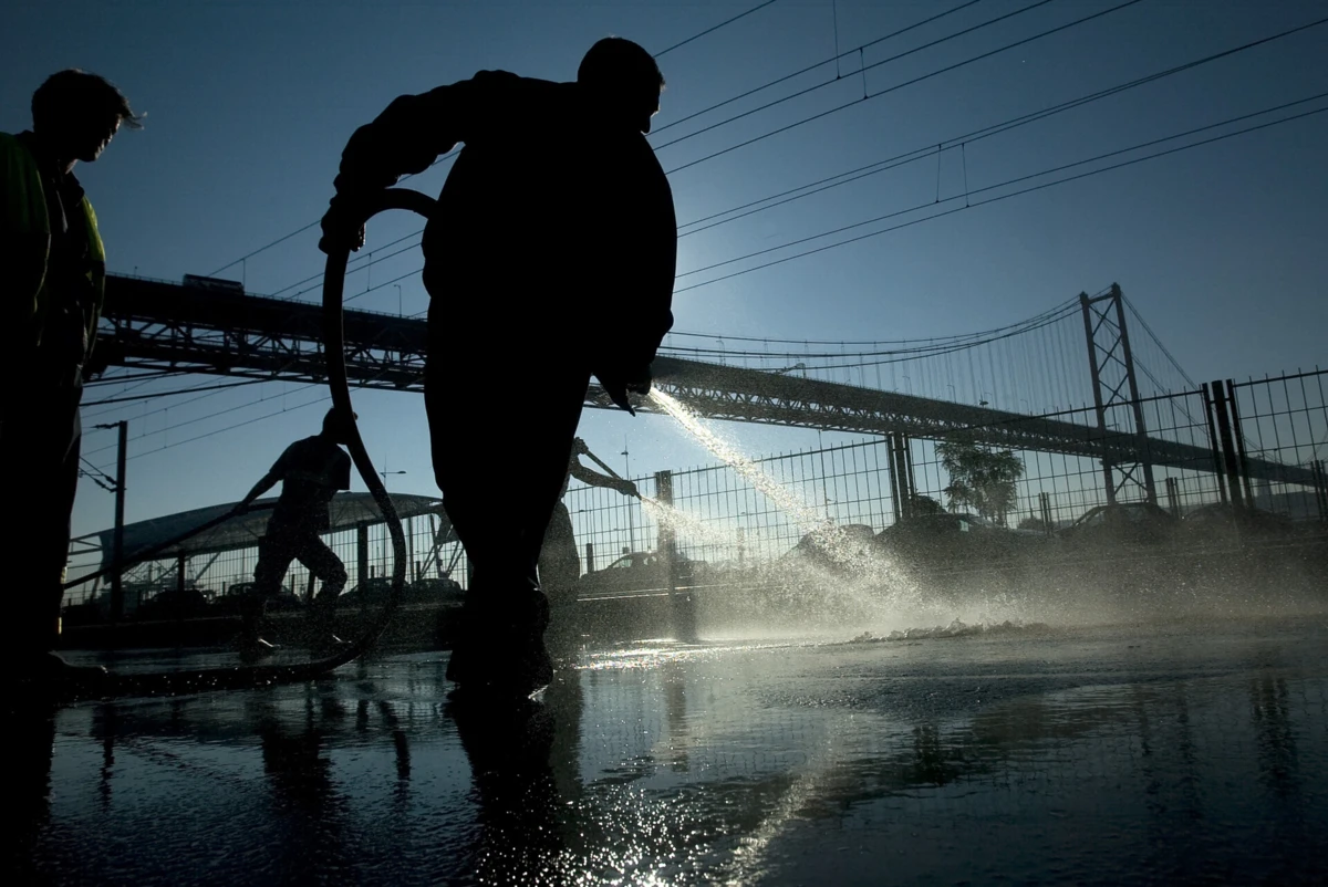 Imagem de contexto do artigo Rotura em conduta de água condiciona trânsito na Avenida da Índia em Lisboa