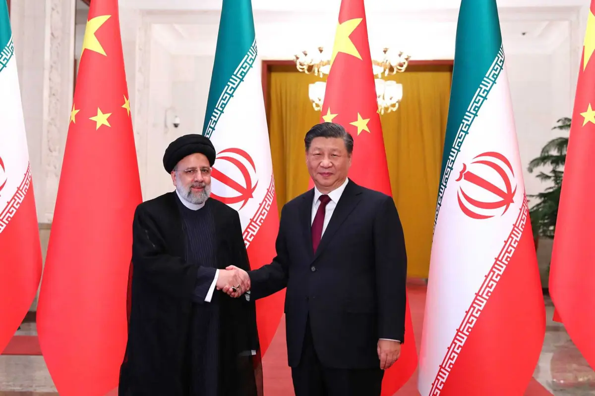 O Presidente do Irão, Ebrahim Raisi, e o Presidente chinês, Xi Jinping