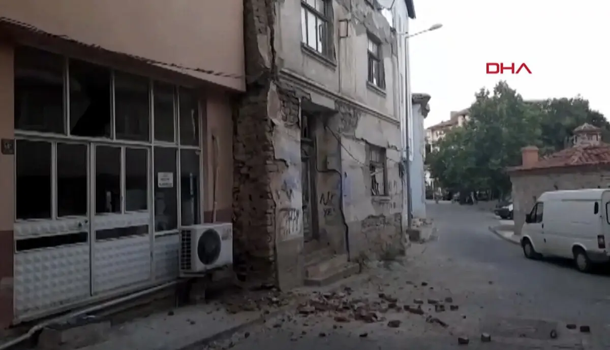 Imagem de contexto do artigo Pelo menos 52 mortos após sismo de magnitude 6.1 na Turquia