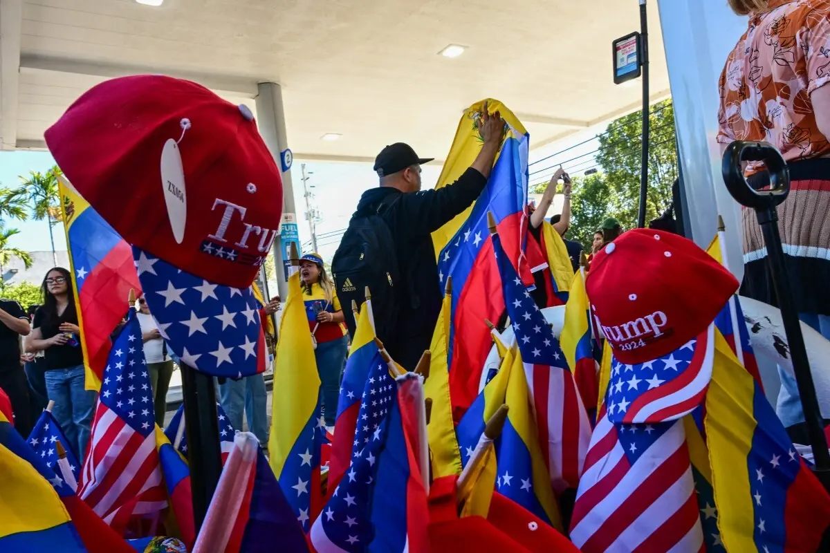 Imagem de contexto do artigo Trump diz que EUA vão "governar a Venezuela": o que se sabe e as reações ao ataque que "não se via desde a II Guerra Mundial"
