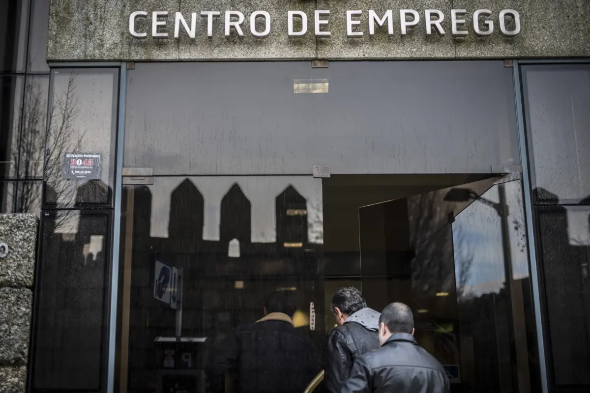 Imagem de contexto do artigo Taxa de desemprego na zona euro recua para 6,4% em novembro de 2023