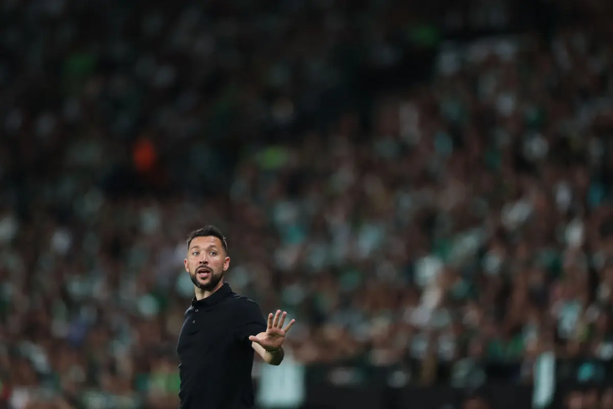 O treinador italiano Francesco Farioli