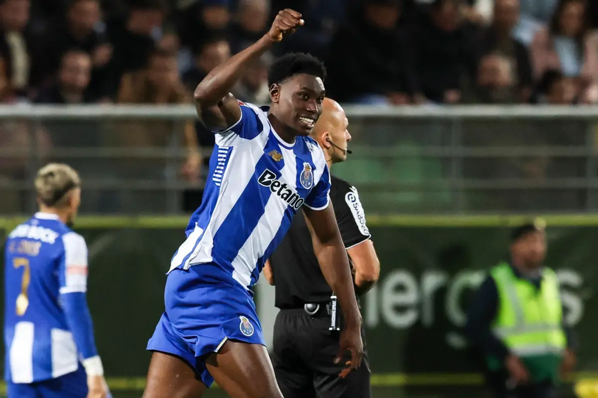 Imagem de contexto do artigo Dragão foi à Beira para se afastar dos rivais. FC Porto vence Tondela e alarga vantagem na Liga