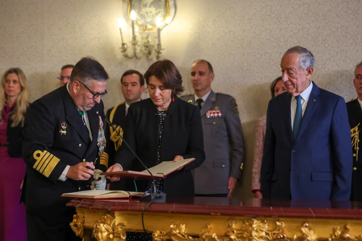 A curta cerimónia começou às 12h00 em ponto, no Palácio de Belém, em Lisboa, e durou cerca de dois minutos, terminando pelas 12h02