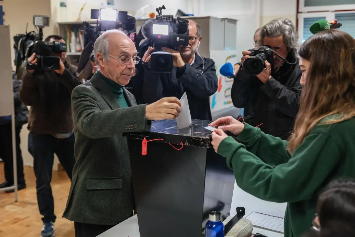 Imagem de contexto do artigo "Confiante", Marques Mendes garante ter "respeito absoluto pelo voto dos portugueses"