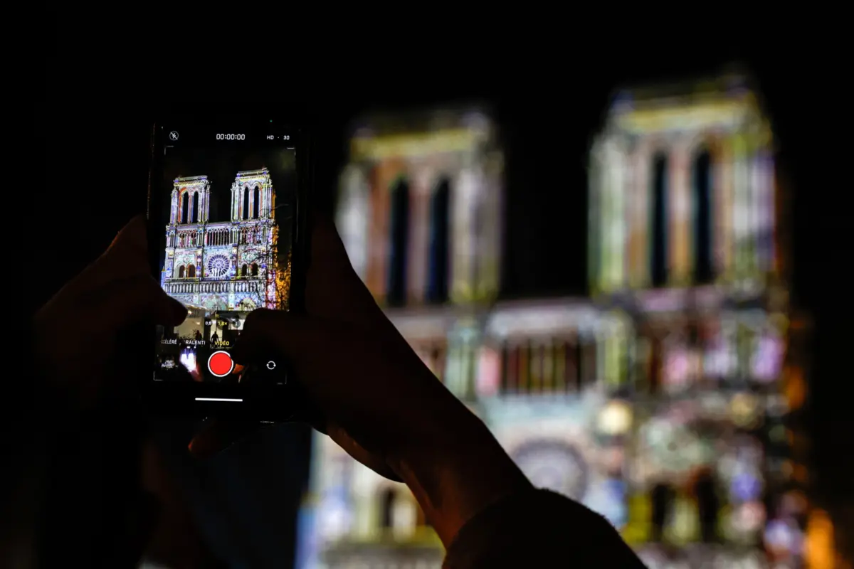 Imagem de contexto do artigo "Cerimónia muito especial." Reabertura da Catedral de Notre-Dame de Paris é "momento solene" e de "festa"