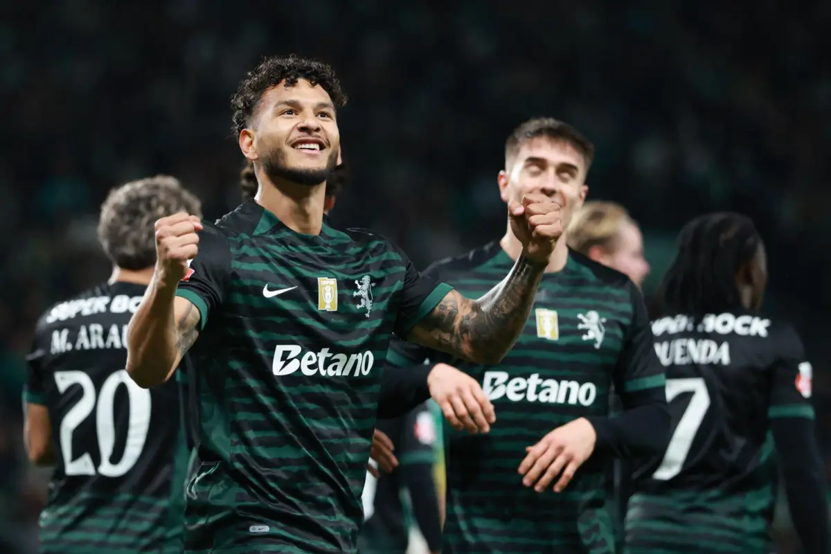 Suárez bisou no encontro