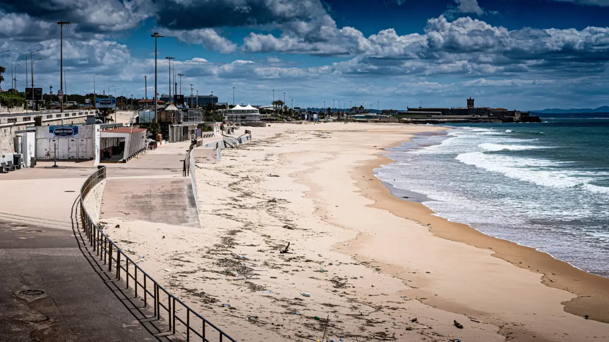 Imagem de contexto do artigo Resgatados 29 surfistas na praia de Carcavelos