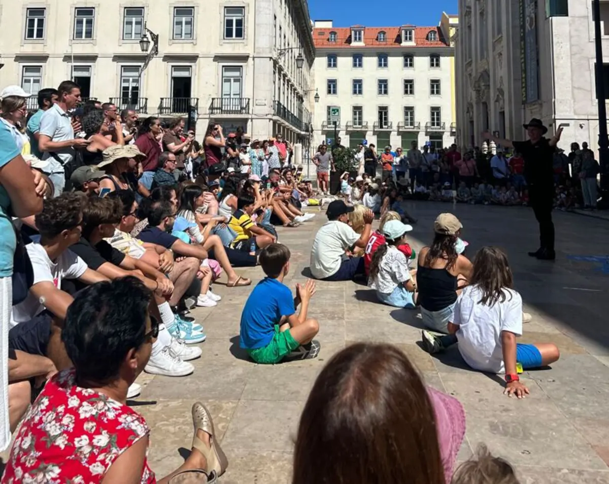 Imagem de contexto do artigo Lisboa Mágica está de volta com espetáculos gratuitos para surpreender quem passa pelas ruas da capital