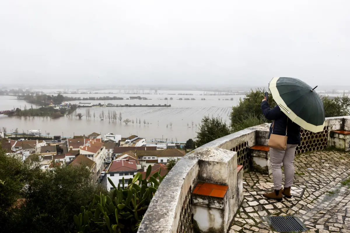 Imagem de contexto do artigo Depressão Oriana não afeta diretamente Portugal continental, mas traz chuva e vento