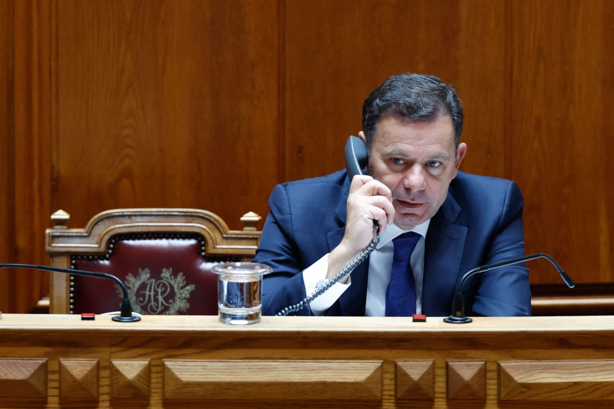 Imagem de contexto do artigo Luís Montenegro elogia postura construtiva dos partidos nas negociações para Orçamento do Estado