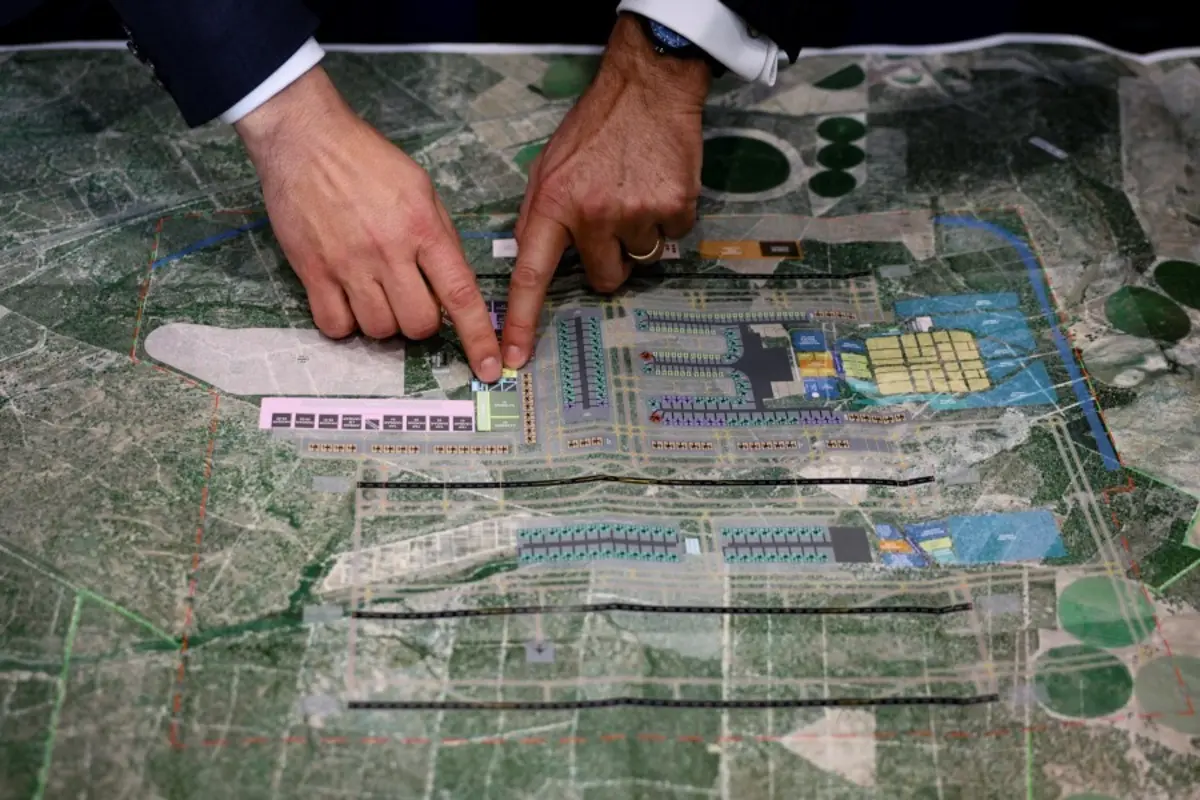 O cronograma prevê a abertura do novo aeroporto, no Campo de Tiro de Alcochete, para meados de 2037