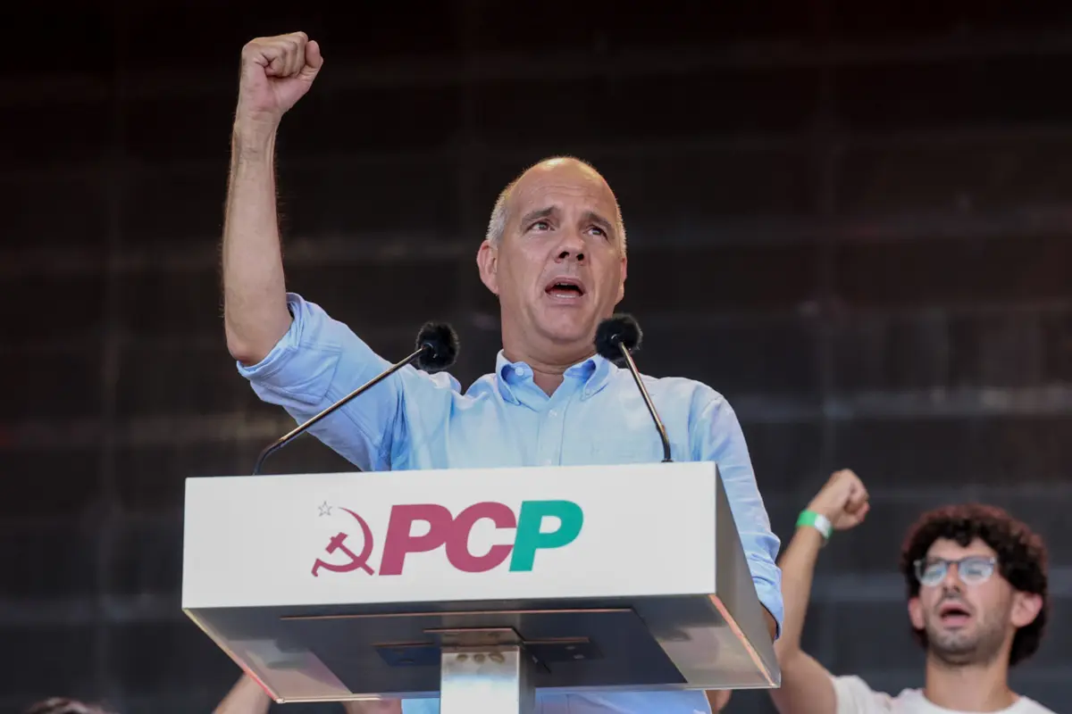 "Se há coisa de que o país não precisa é das receitas à moda do Chile de Pinochet ou da Argentina de Milei", disse Paulo Raimundo