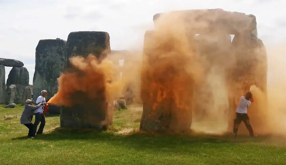 Imagem de contexto do artigo Ativistas ambientais vandalizam pedras de Stonehenge com tinta laranja