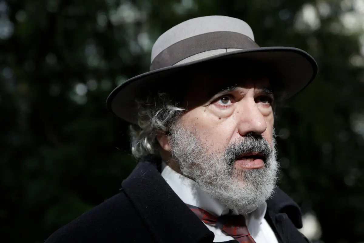 Imagem de contexto do artigo Manuel João Vieira pede ao Metro de Lisboa para que "passe um bocado mais ao lado"