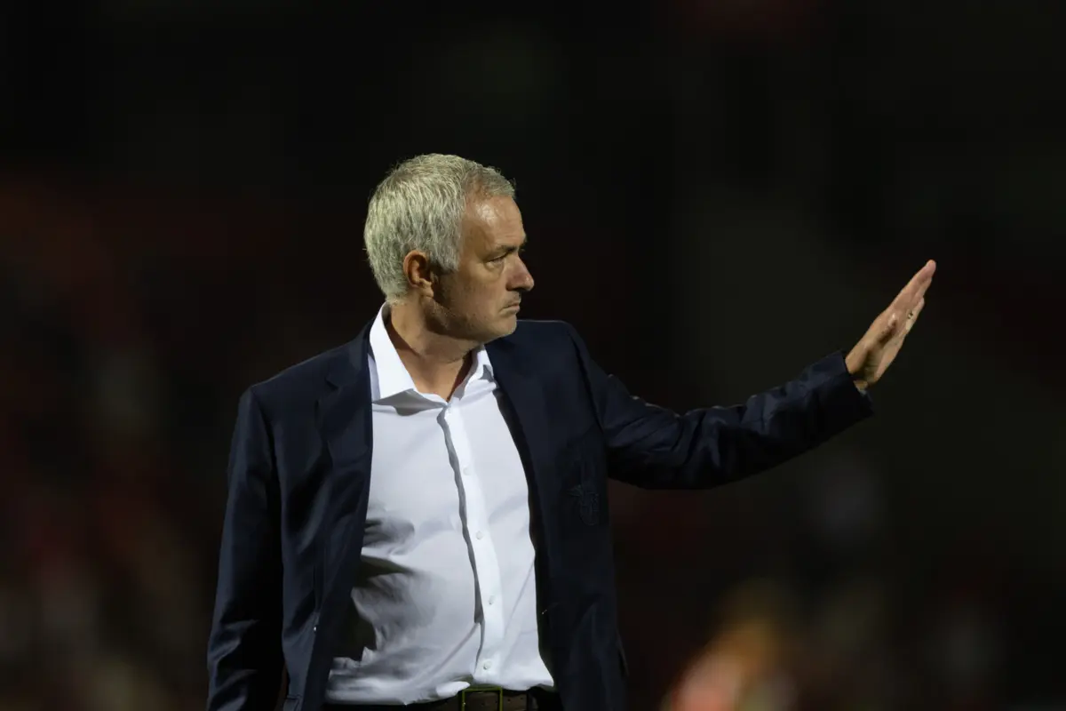 Imagem de contexto do artigo "Ser treinador do Benfica não significa que vim para fazer guerra." Mourinho falou com Villas-Boas e Varandas