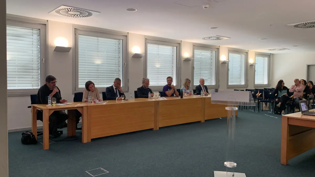 Imagem de contexto do artigo "Direito constitucional" e "sem processos de humilhação": habitação marca debate no Porto