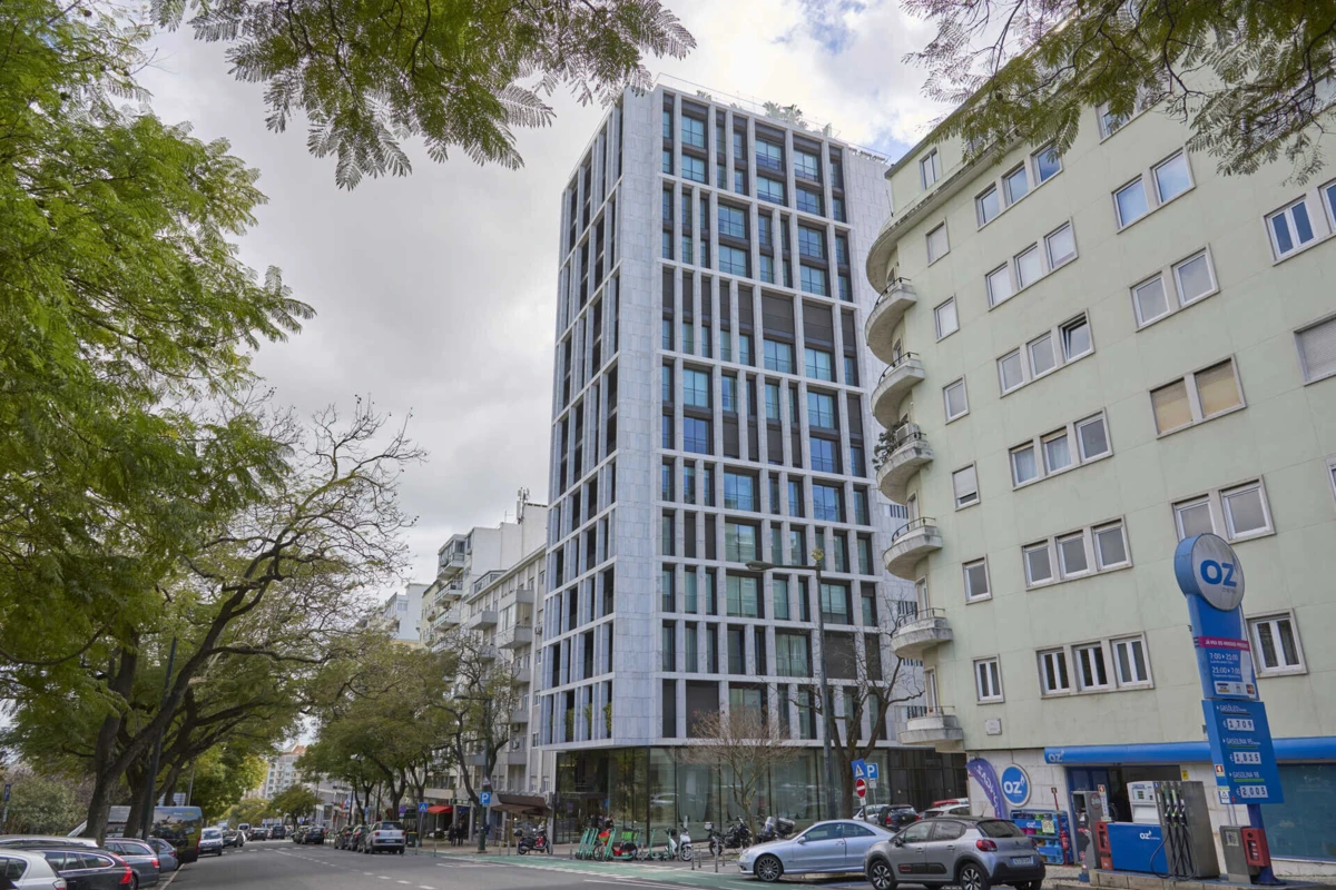 A taxa de juro implícita para o total dos contratos desceu em fevereiro