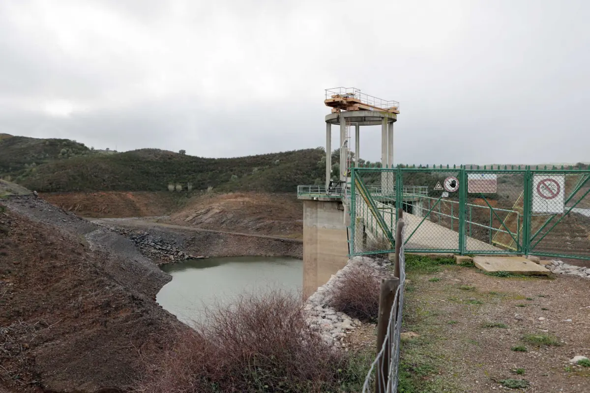 Imagem de contexto do artigo AMAL confirma cortes de água de 70% na agricultura e 15% no consumo urbano do Algarve