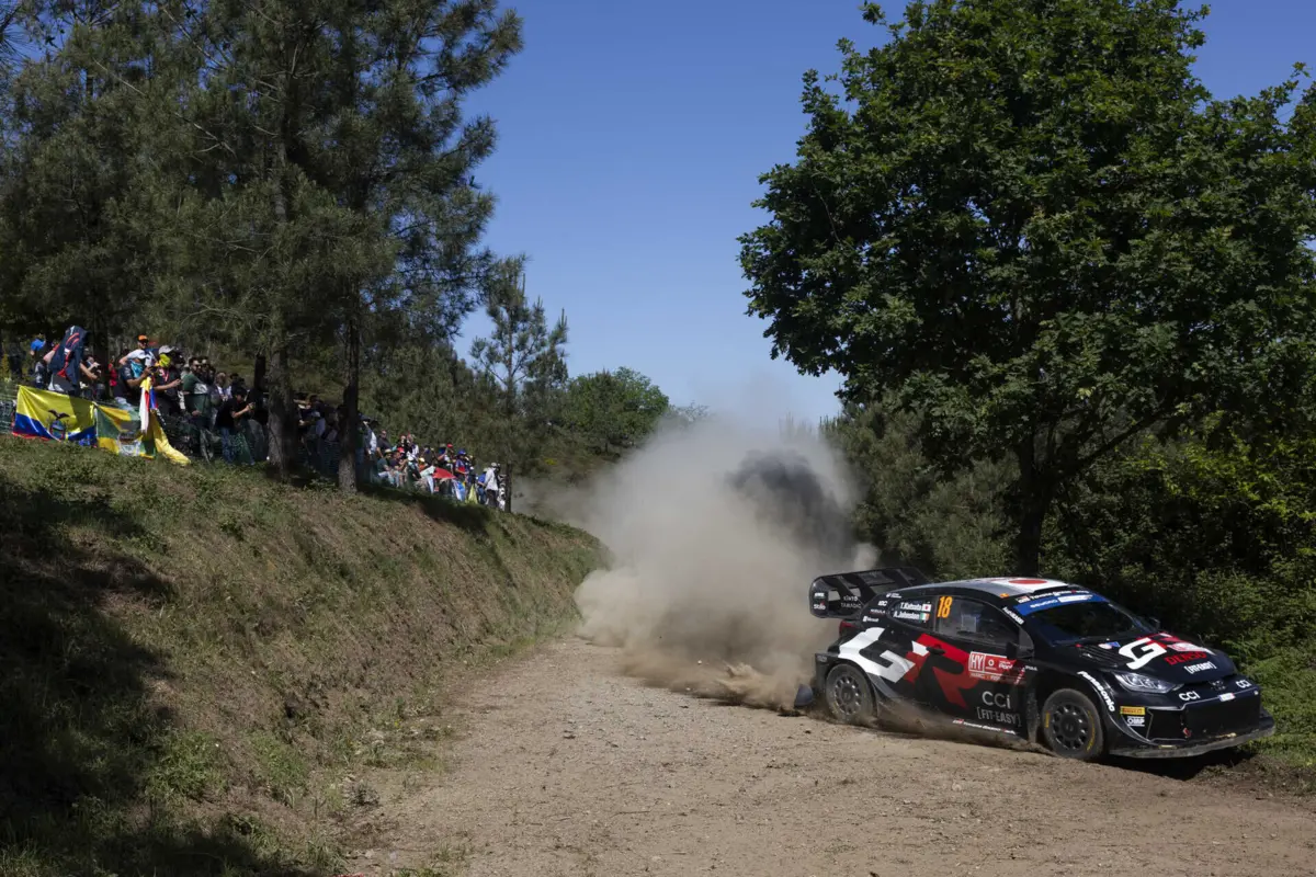 O piloto japonês Takamoto Katsuta